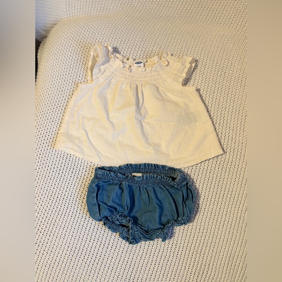 Old Navy Other - Old Navy Cream Textured Baby 2 pc Outfit